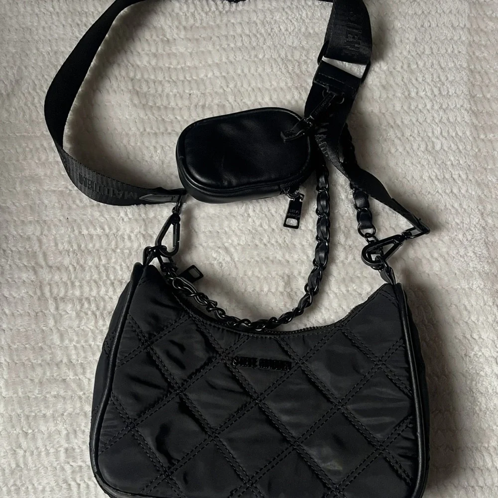 Steve Madden Black crossbody Bag with Chain Detail - Picture 8 of 8
